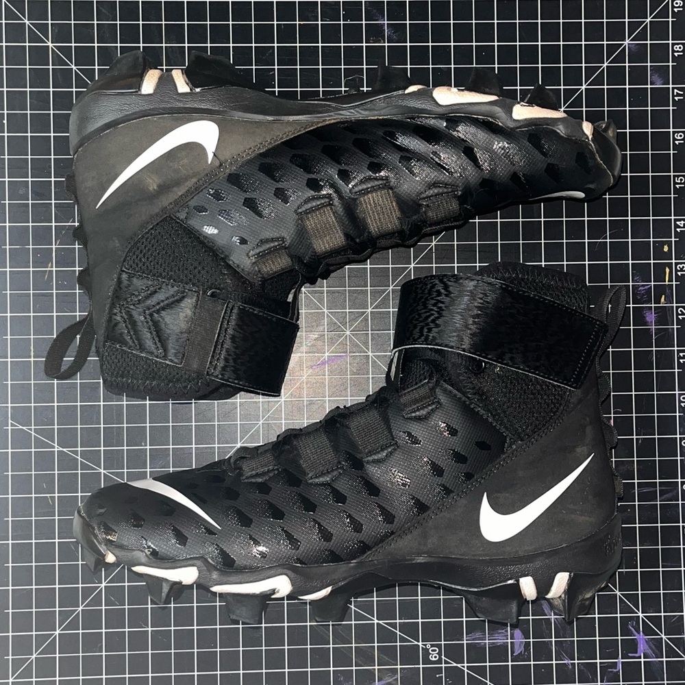 Nike Force Savage Shark 2 Elite Footballl Cleats Molded Mens size 8 AQ7722-001